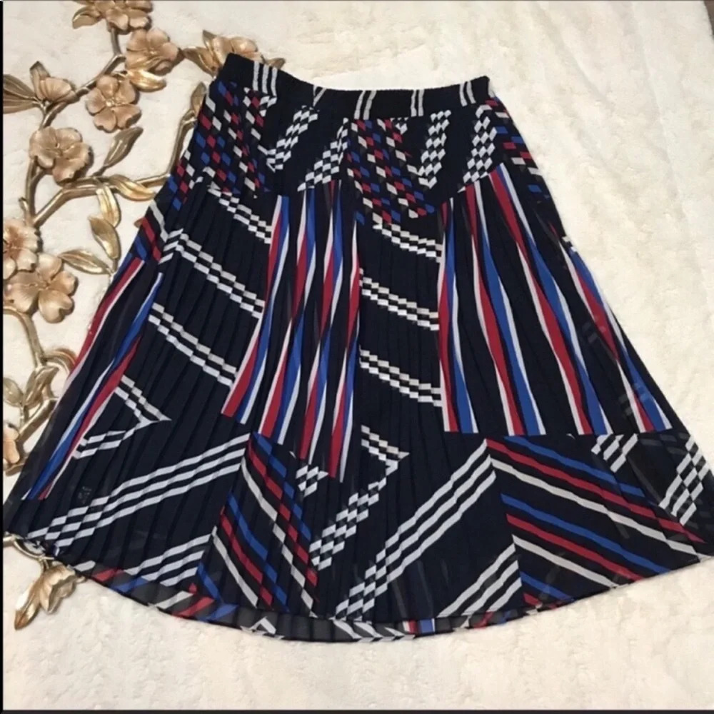 Roz & Ali Pleated Red White Blue Skirt Size M - Picture 7 of 7